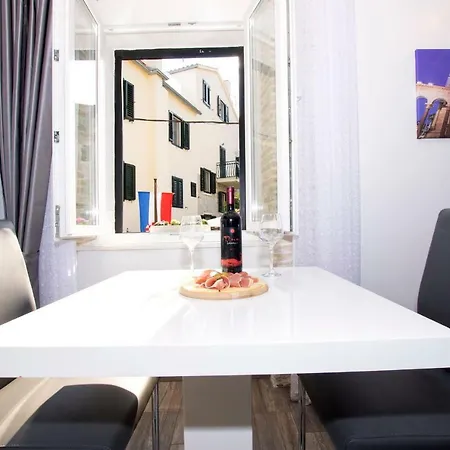 Apartment L&a