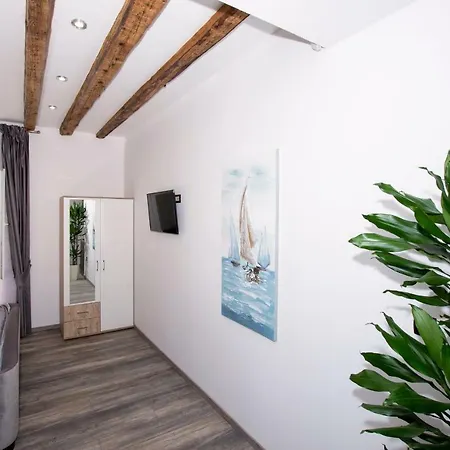 Apartment L&a *