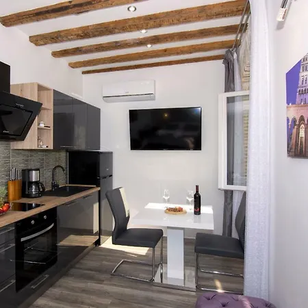 L&a Apartment Split