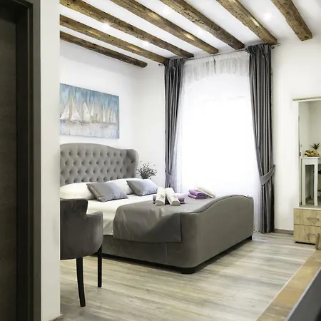Apartment L&a