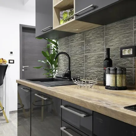 L&a Apartment Split
