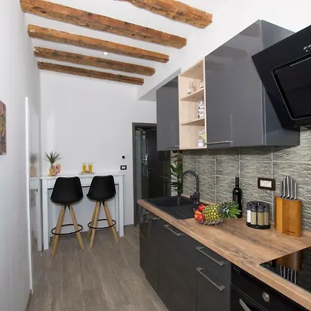Apartment L&a *