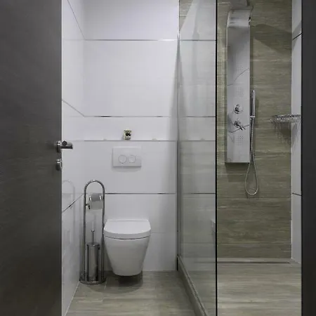 L&a Apartment Split